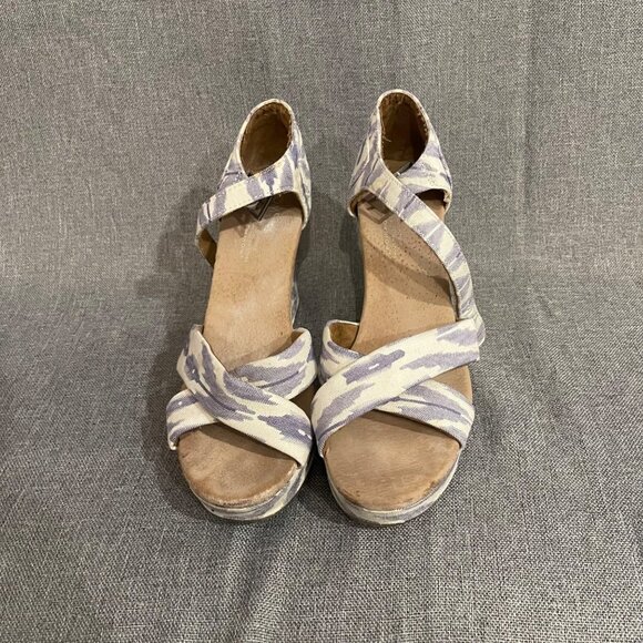 Toms Ikat Print Fabric Open Toe Wedge Sandals Blue White Women's Size 8 - Picture 2 of 6